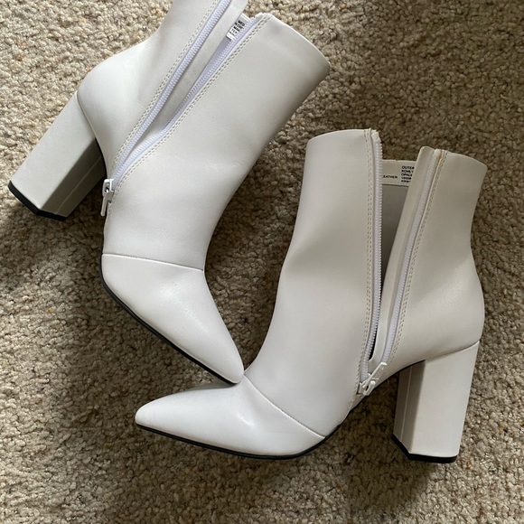 vera wang booties